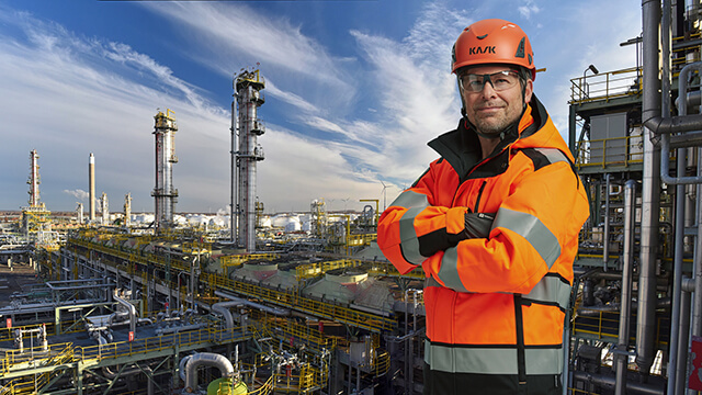 proud-engineer-in-front-of-oil-refinery-right2