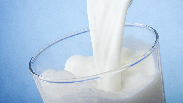 Milk-pour-640x360