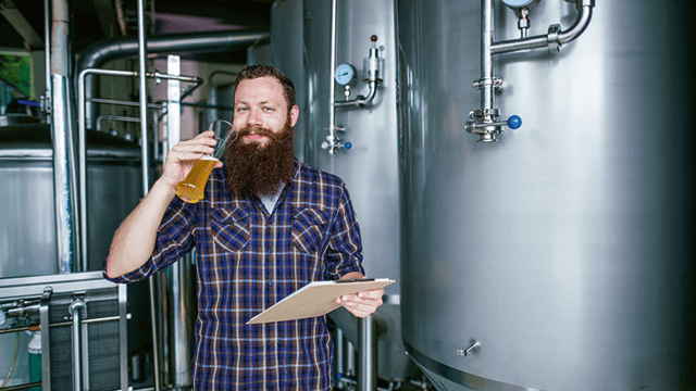 bearded_man_with_a beer_glass_craft_brewing_640x360.png